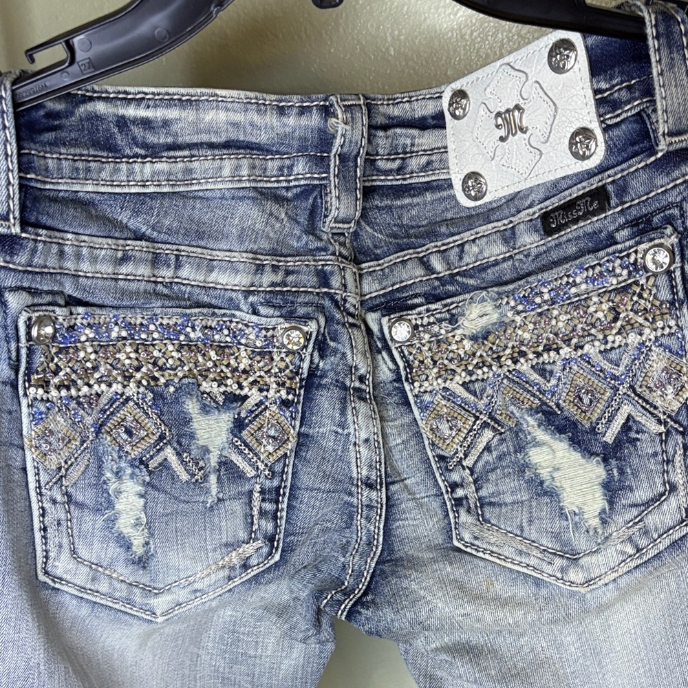 These Miss Me Embellished Skinny Jeans are a classic style statement! To make th - Picture 5 of 11